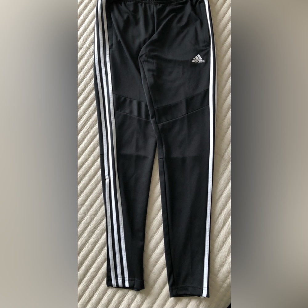 Classic women's Adidas trefoil training pants. Sz S